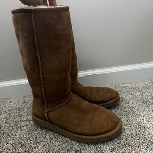 GUC UGG S/N 5815 CLASSIC TALL II SHEEPSKIN, CHESTNUT BROWN SUEDE BOOT-7M